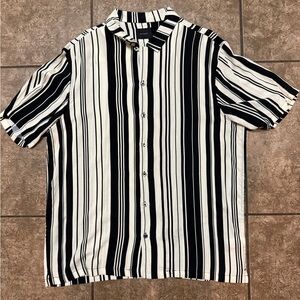 Forever 21 Black and Cream Striped Men's Shirt